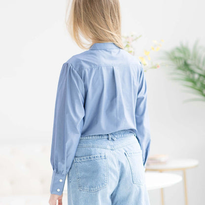 Women’s Adaptive Magnetic Closure Classic Chambray Blouse